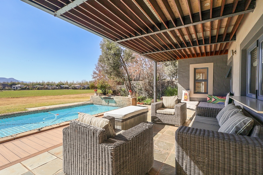5 Bedroom Property for Sale in The Coves North West